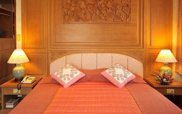 Mae Yom Palace Hotel