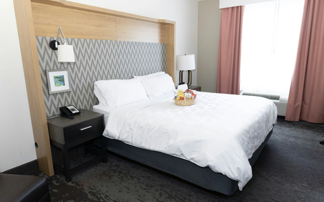 Holiday Inn & Suites Memphis - Wolfchase Galleria​ by IHG