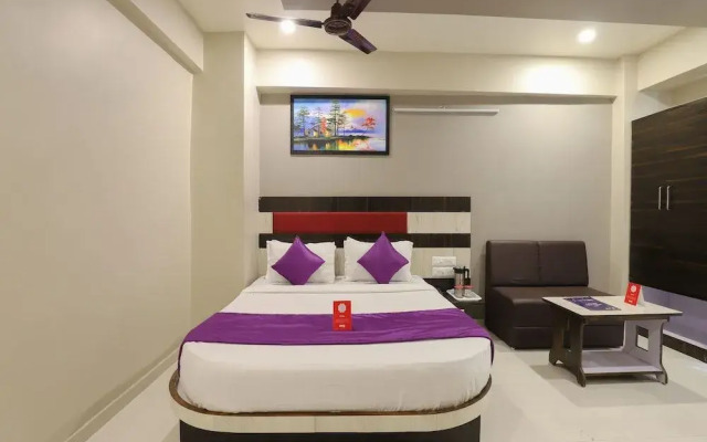 OYO 9805 Hotel Apollo