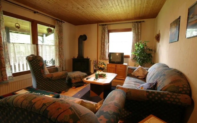 Wooden bungalow with oven, in Oberharz near a lake