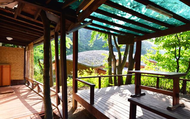Gapyeong Yookgaksu-eobisanjang Pension