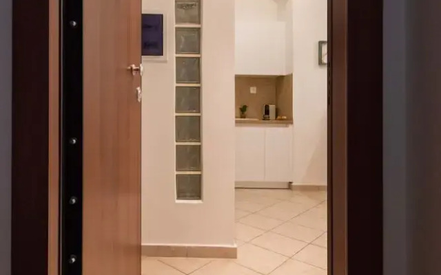 Blue Ark Comfort near Acropolis