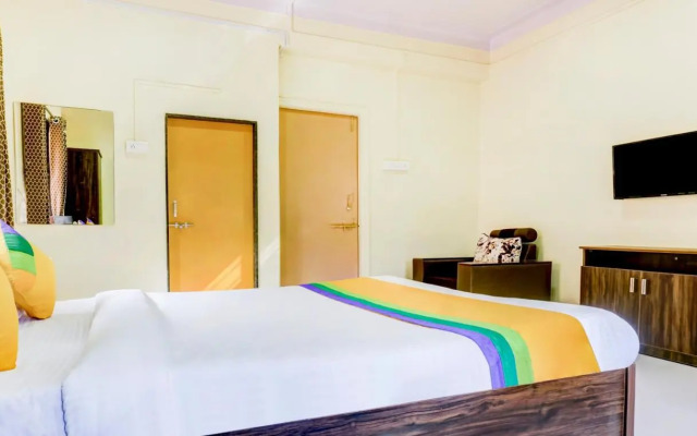 OYO Premium Near Osho Ashram Koregaon Park