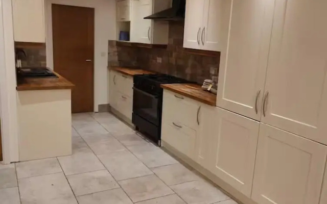 4 Guests - Bbq - Parking - Garden