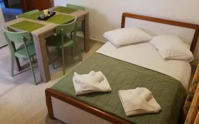 Lambrakis Studios & Apartments