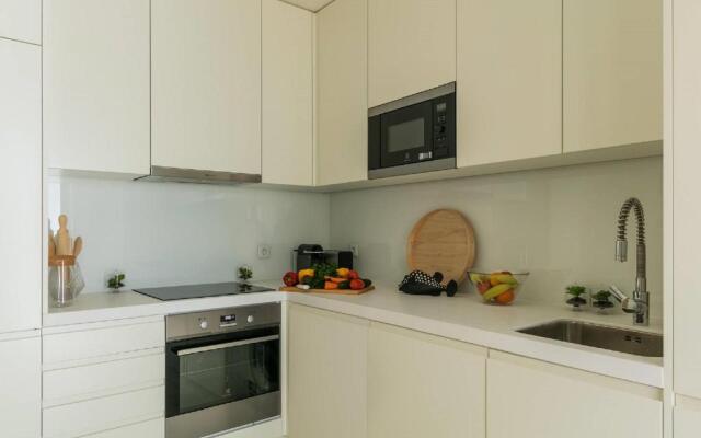 Very central and cool 2 bed apartment with balcony & parking 77 by Lisbonne Collection