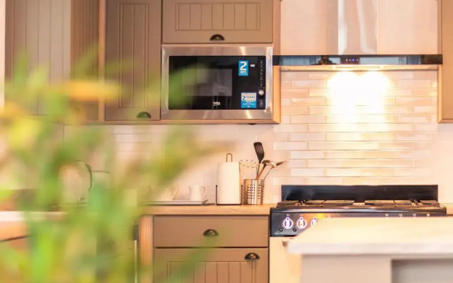 Hemingway Lodge with Hot Tub