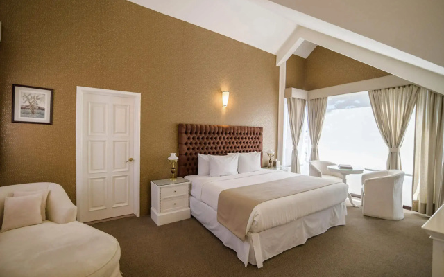 Casa Bonita Hotel & Luxury Residence
