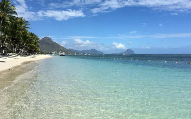 3-bedroom Duplex Seaview Beach Access Flic en Flac