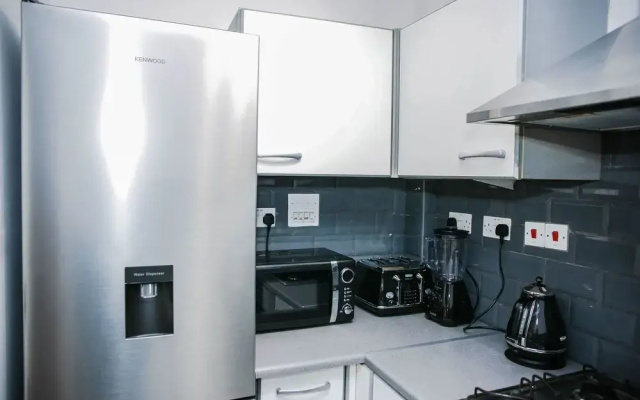 Riverside 2 Bed Apartment