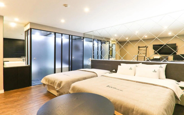 Louis Hotel
