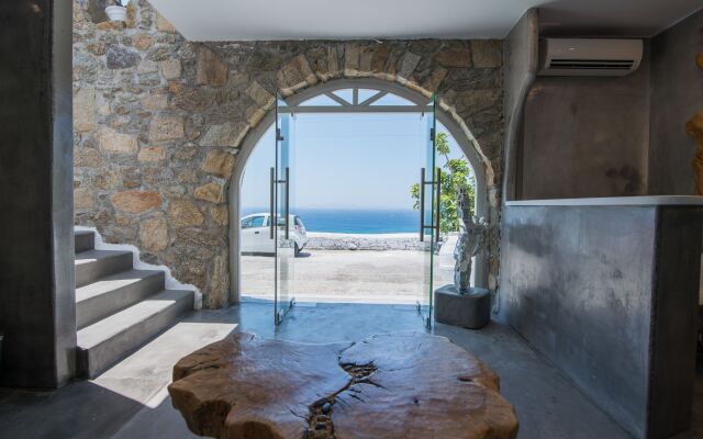 Flaskos Suites
