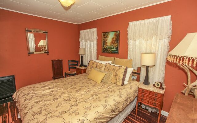 A Sweet Pine Cabin -  3Br/1BA/WiFi/Roku/Netflix