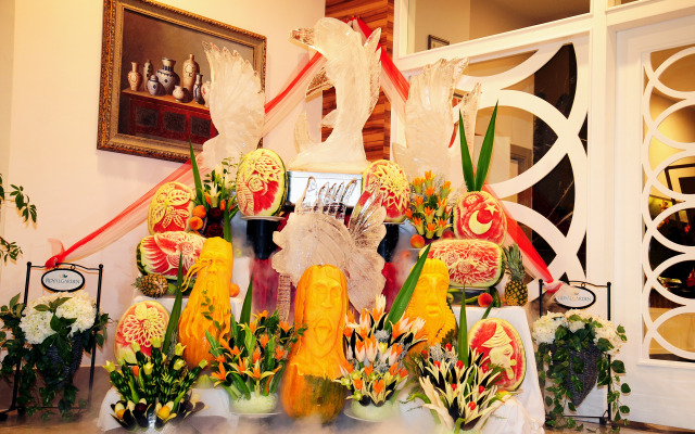 Royal Garden Suite Hotel