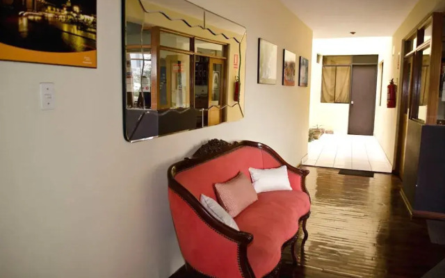La Villa Inn Hostel & Suites