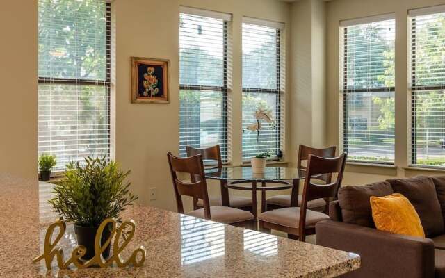 Bright Apartments by Frontdesk