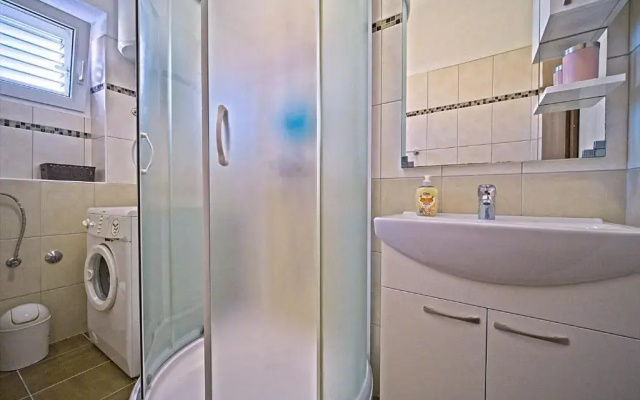 Apartment Pavo-80m from beach