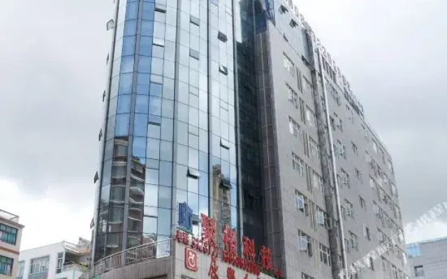 Q+ Hotel Apple