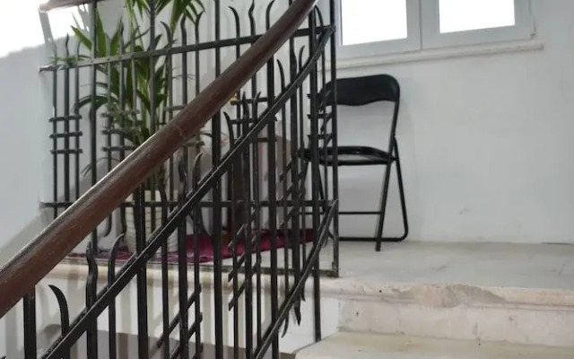 Dante Apartment