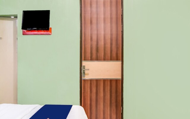 SPOT ON 91875 Nayla Homestay Syariah Near Koro Koro Panam, Karaoke, Pool, & Cafe