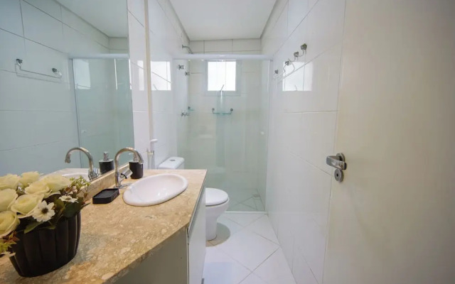 Apto pet Friendly c Churrasqueira a 100m da Praia