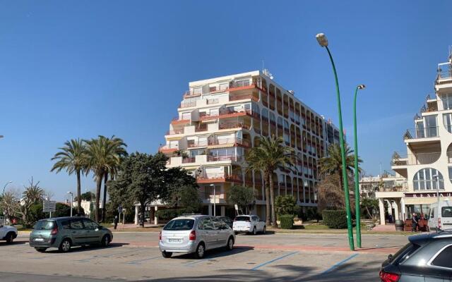 AwayDays - 802 - Incredible 1-Bed Apartment with Magical Views