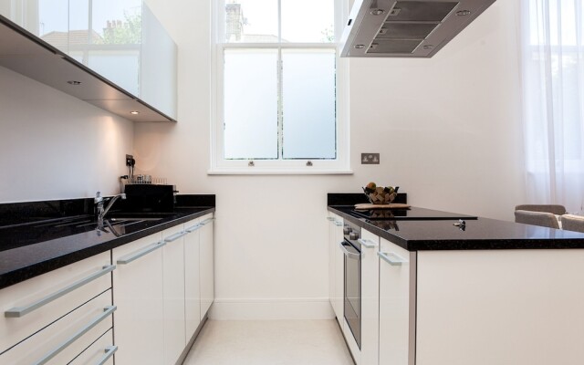 Luxurious and Spacious 3 Bed in Battersea