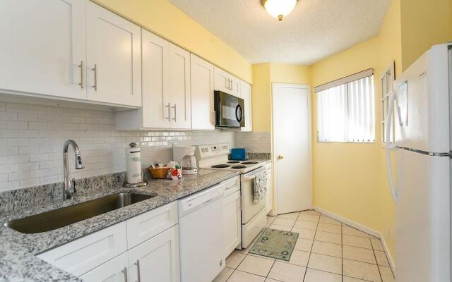 Hibiscus Resort D 2 Bedroom Condo by MCM