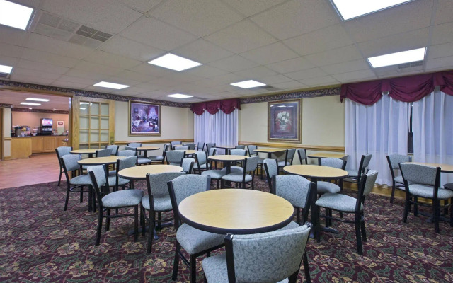 Country Inn & Suites by Radisson, Williamsburg East (Busch Gardens), VA