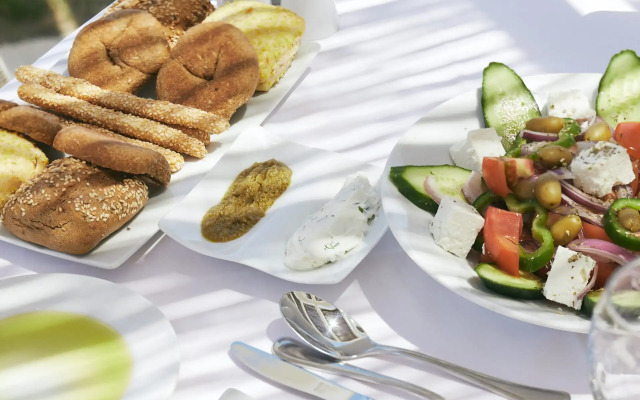 Giannoulis – Grand Bay Beach Resort - Adults Only