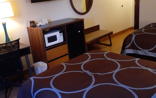 Super 8 by Wyndham Farmville