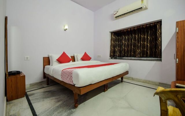 OYO 18671 Ashirwad Palace Hotel