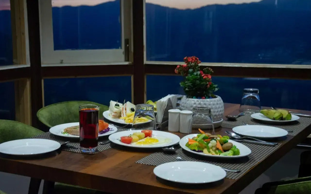 Sumitel Vista 800m from Mall Road