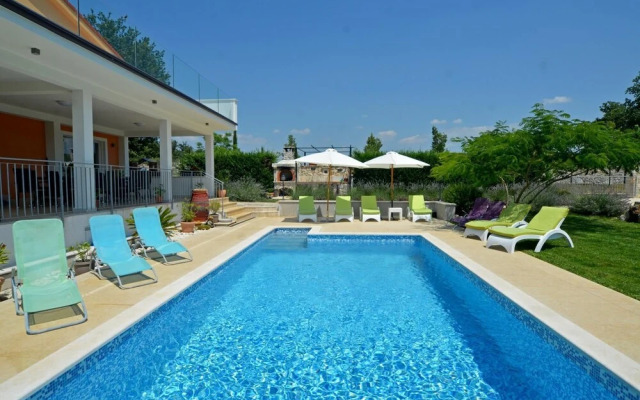 Villas in Kanfanar With 4 Bedrooms and 5 Bathrooms