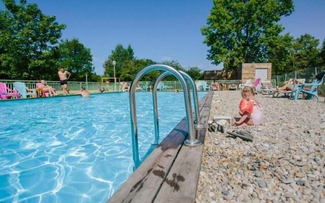 Camping les Plages de l'Ain