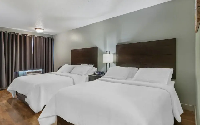 Hotel Fuzion Inn & Suites
