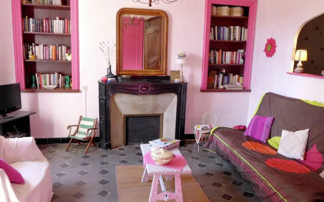 Lovely Holiday Home in Sainte-Valiere with Swimming Pool