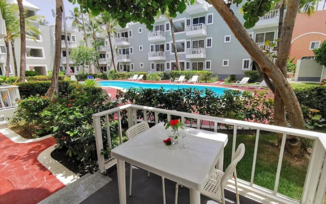 Tropicana Suites Deluxe Beach Club & Pool