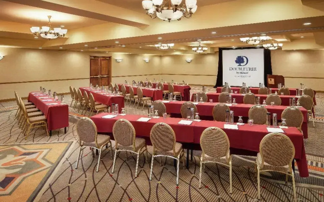 Doubletree By Hilton Hotel Claremont