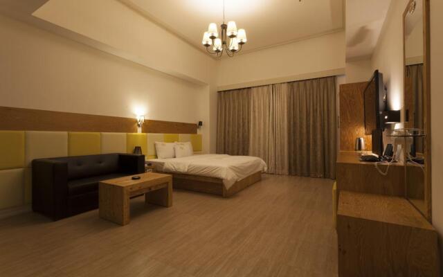 Liv Life Hotel