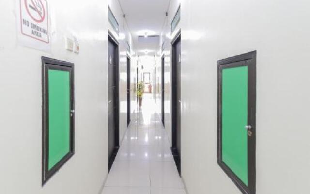 RedDoorz Plus At K23 Rungkut Madya