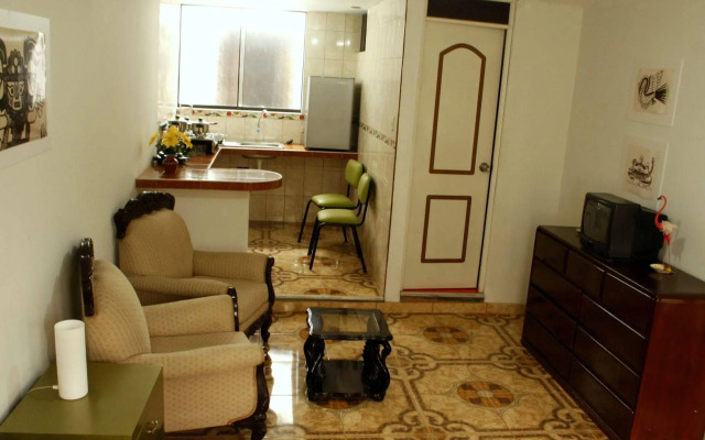 LYNIK La Casa de Blanca
