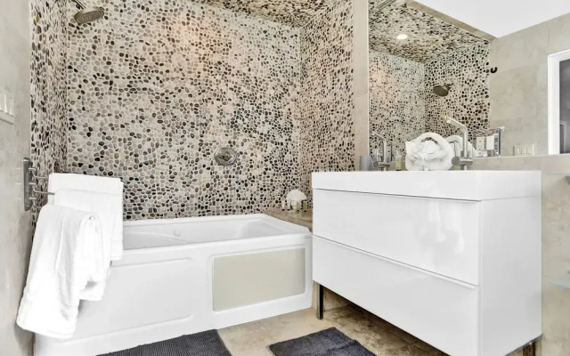 Private Heated Pool 3BR with Water View