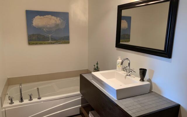 Relaxing Location Steps From Resort Citq 242281