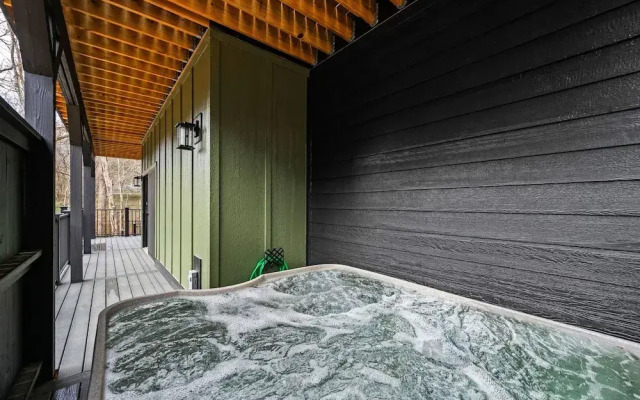 Game Room-hot Tub-10 Mins to Downtown Gatlinburg