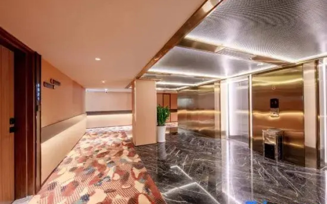 Orange Hotel Shenzhen Longhua subway station
