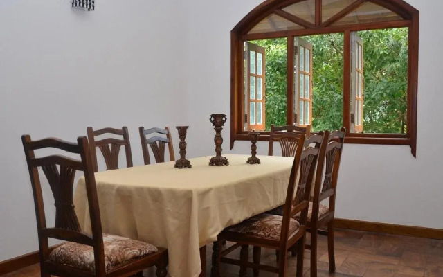 Kandyan Crown Hotel