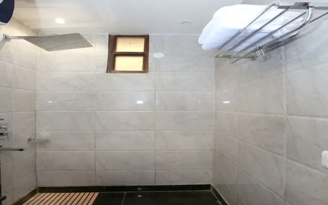 OYO 9894 Home Valley View 2BHK Bharari