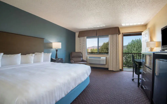 AmericInn Lodge and Suites