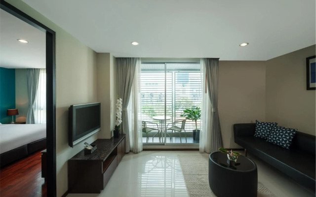 Silom Lofts Hotel